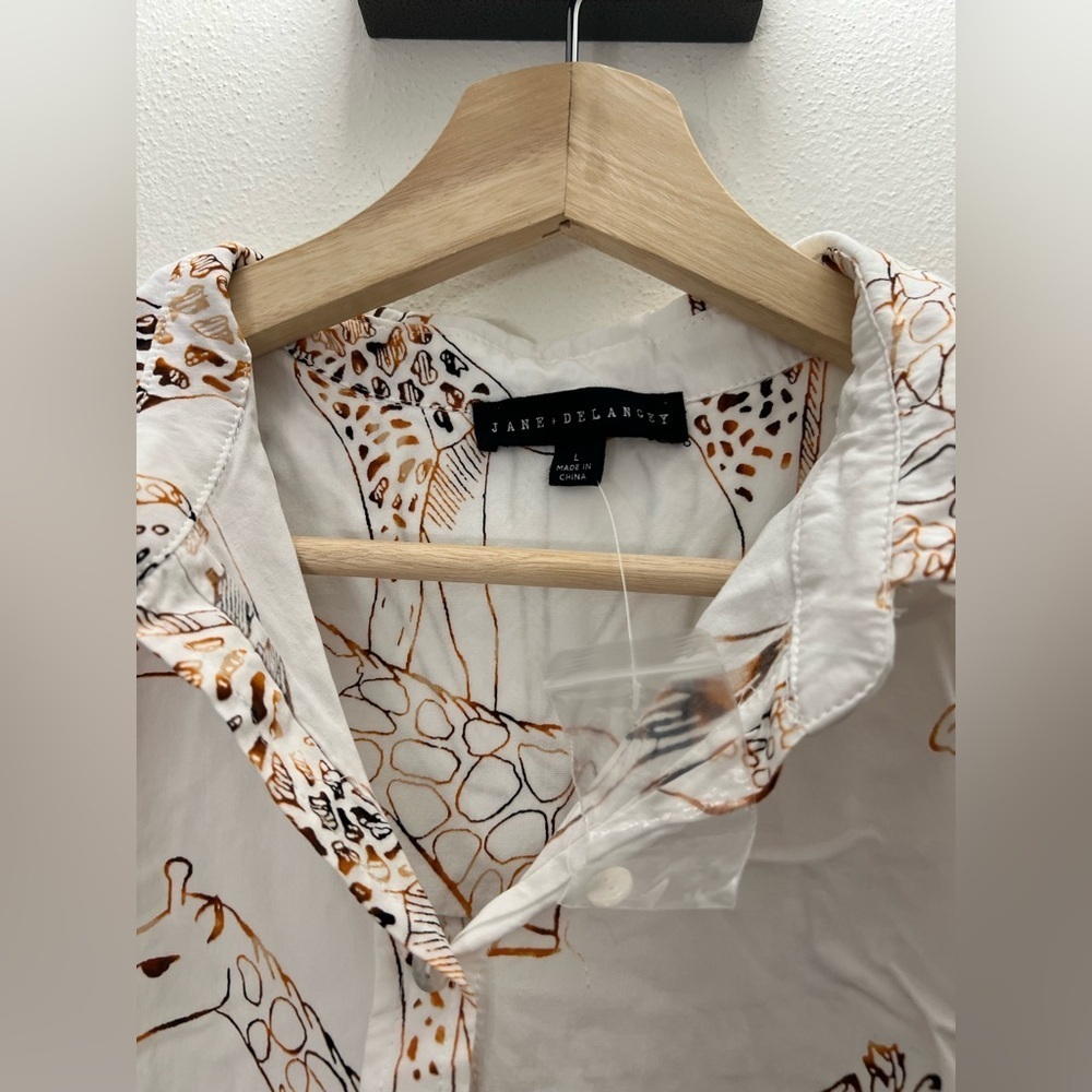 Jane and Delancey White Giraffe Print Blouse - Picture 2 of 6